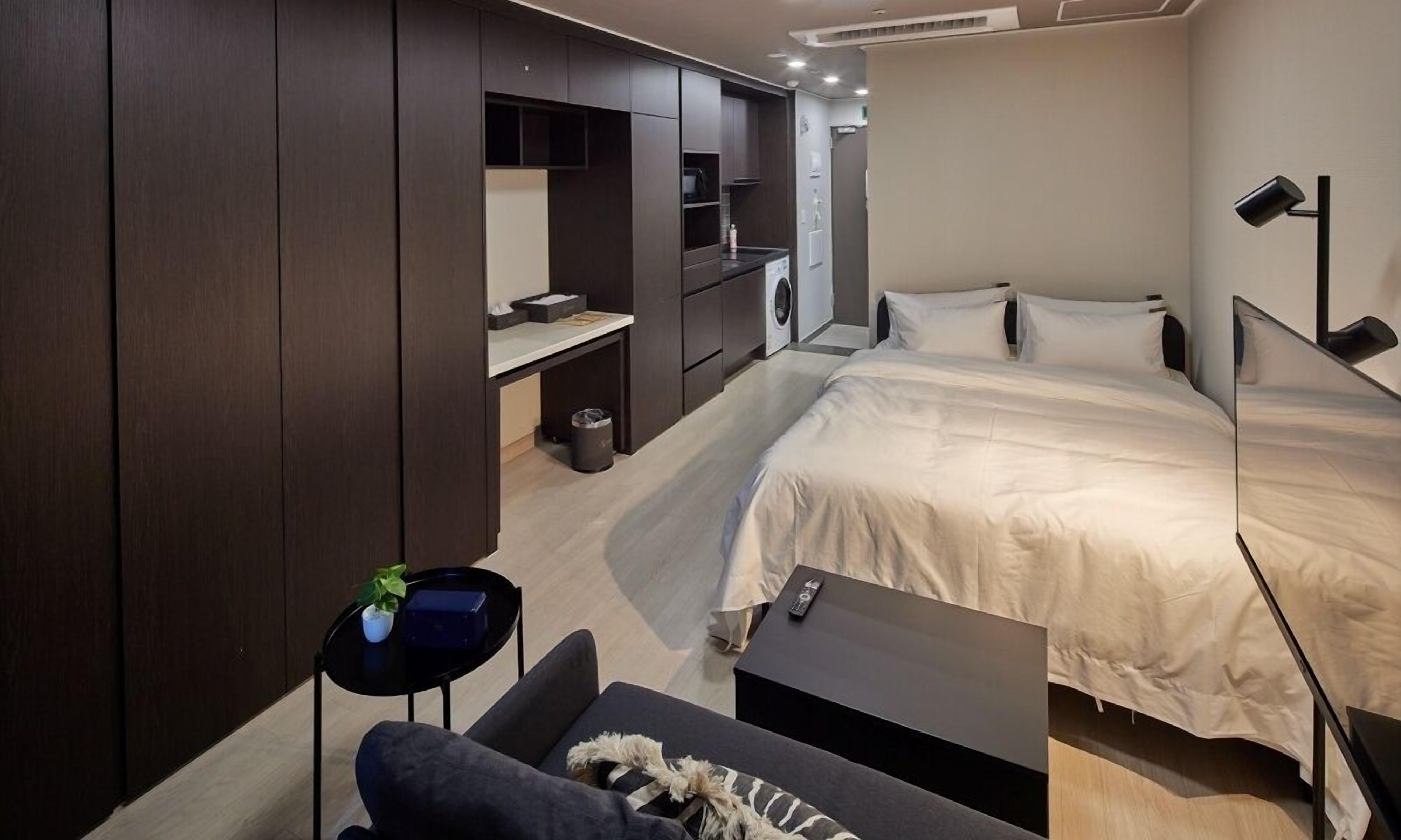 高级双人房 | 办公桌、免费 WiFi、床单