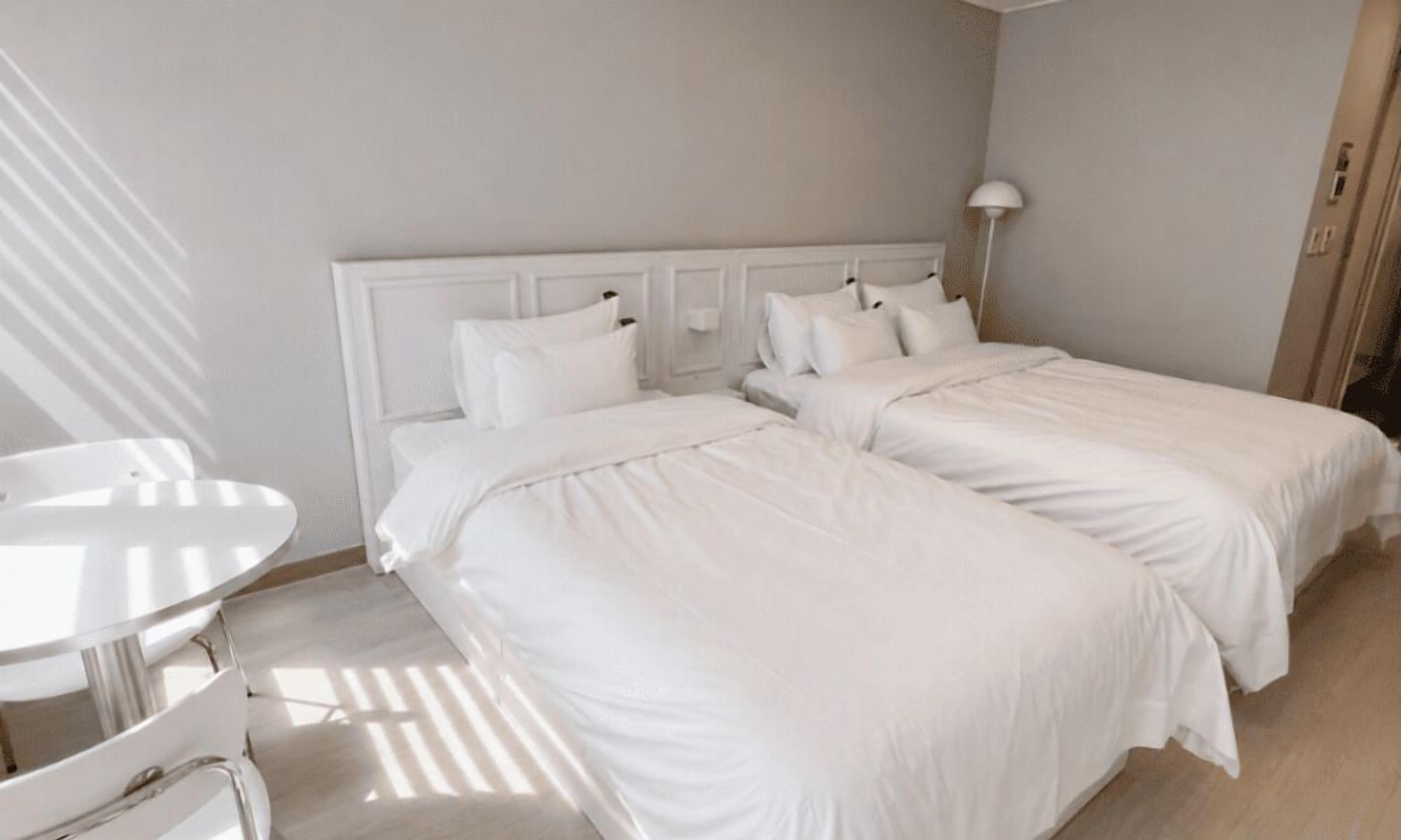 Family Twin Room | Desk, free WiFi, bed sheets