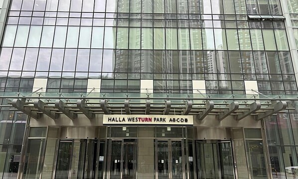 المنشأة من الخارج