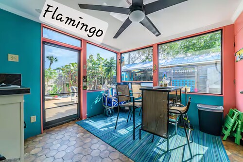 Port Canaveral Cruisers-steps from beach 1-bdrm 1-bth apartment w/ kitchen