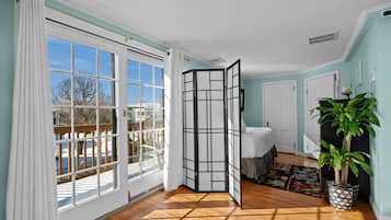 3 bedrooms, desk, iron/ironing board, free WiFi