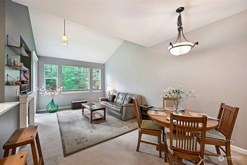 Fantastic 2-bedroom townhouse on the Snoqualmie Ridge