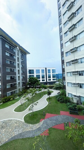 Room, 1 Bedroom | Property grounds - Room-warm Urban Studio With Modern Desig (Iloilo)