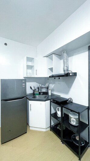 Room, 1 Bedroom | Interior - Room-warm Urban Studio With Modern Desig (Iloilo)