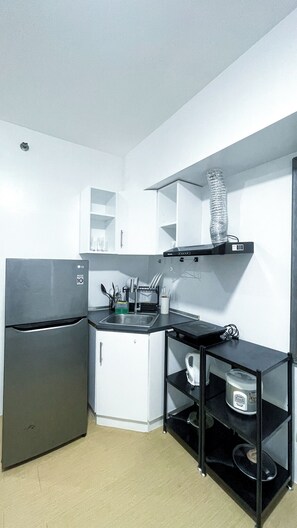 Room, 1 Bedroom | Interior - Room-warm Urban Studio With Modern Desig (Iloilo)