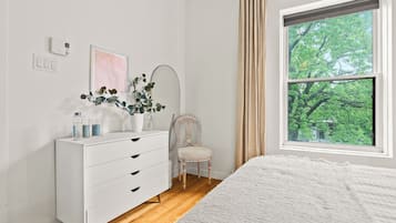 2 bedrooms, internet, bed sheets