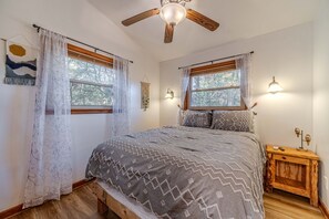 3 bedrooms, iron/ironing board, free WiFi, bed sheets