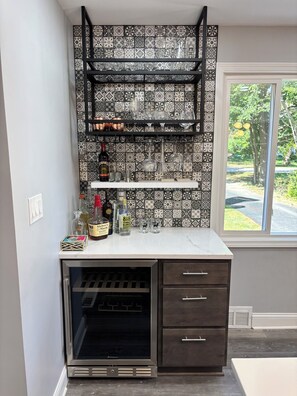 Mikroaaltouuni, uuni, liesi, astianpesukone