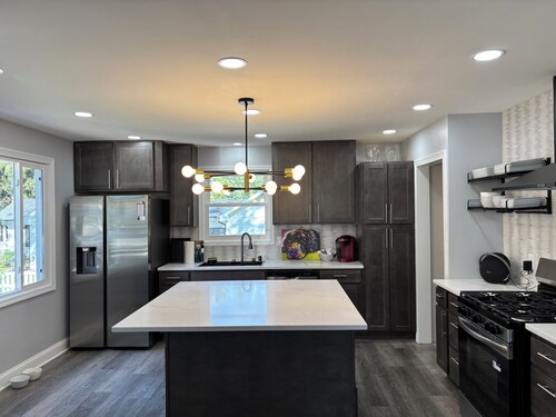 Charming Lake home close to everything! 1/2 mile to lake!