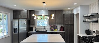 Charming Lake home close to everything! 1/2 mile to lake!