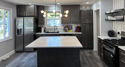 Charming Lake home close to everything! 1/2 mile to lake!