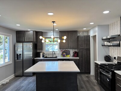 Charming Lake home close to everything! 1/2 mile to lake!