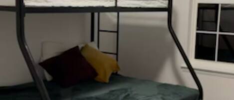 4 間睡房、熨斗/熨衫板、Wi-Fi、床單