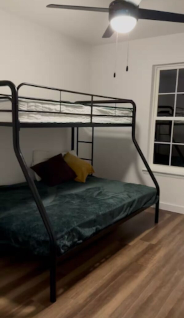 4 bedrooms, iron/ironing board, free WiFi, bed sheets