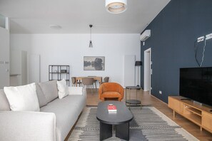 TV, stereo - Blueground | Hernals, balcony, nr Rathaus (Vienna)