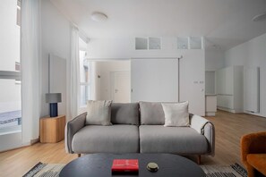 TV, stereo - Blueground | Hernals, balcony, nr Rathaus (Vienna)