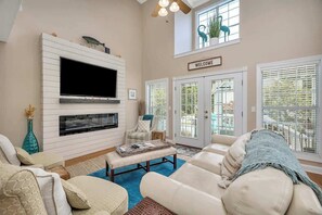 Smart TV, fireplace