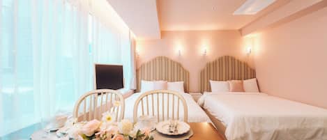 Chambre familiale avec lits jumeaux | Bureau, accĂšs au Wi-Fi (inclus)