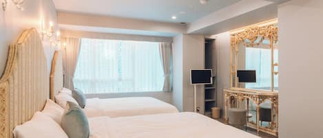 Family Suite | Desk, free WiFi