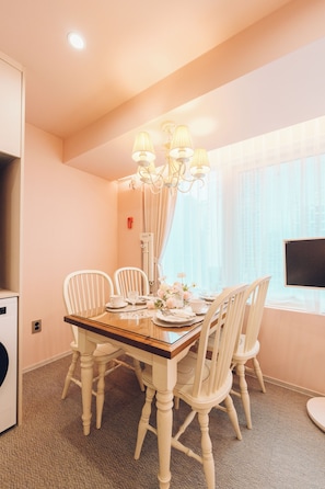 Desk, free WiFi - Monthliv Jongno Hotel Stay (Seoul)