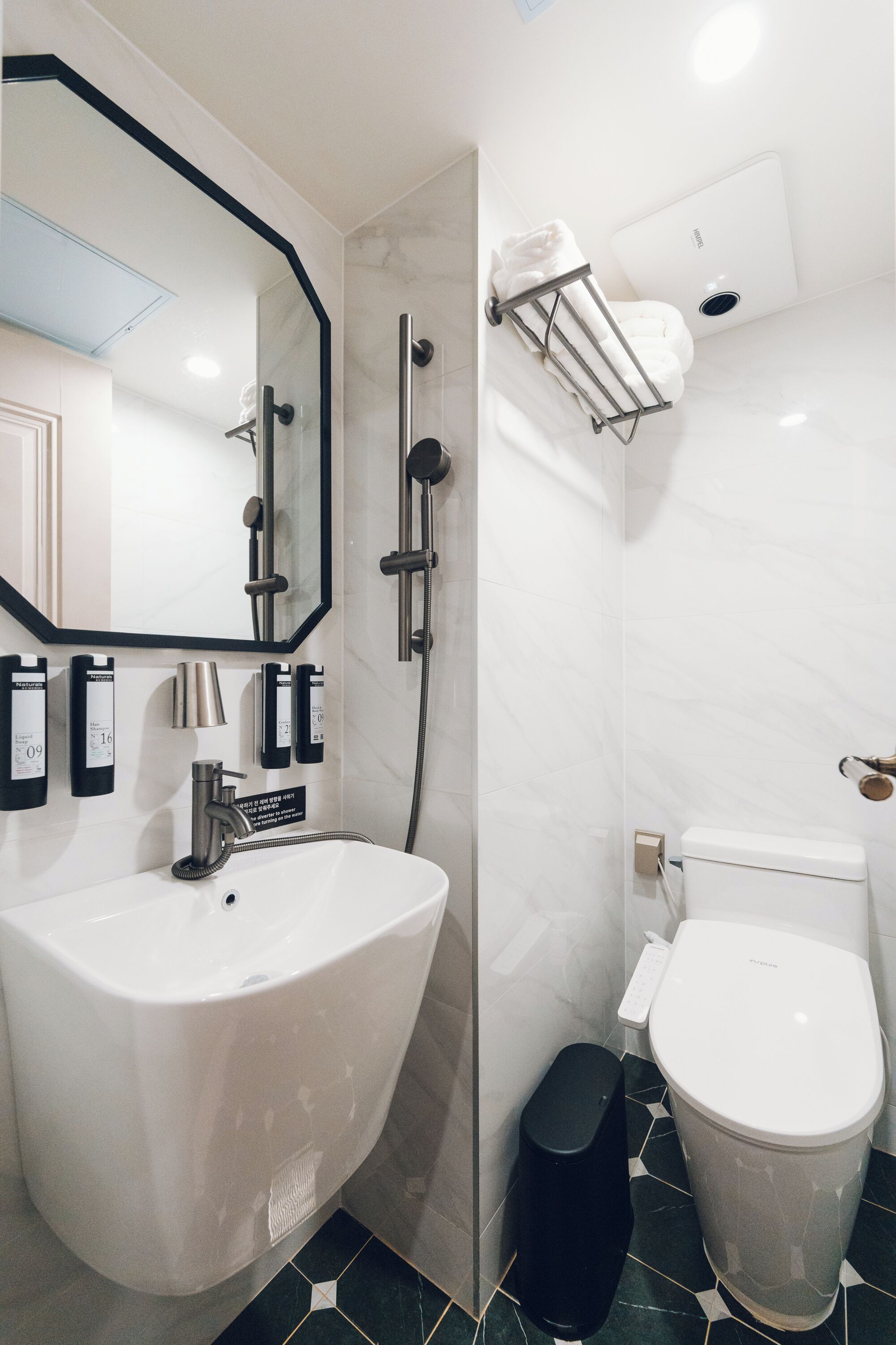 Standard Double Room | Bathroom | Shower, hair dryer, slippers, towels