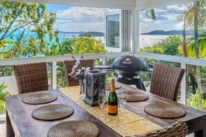 Outdoor dining - Oasis 4 (Hamilton Island)