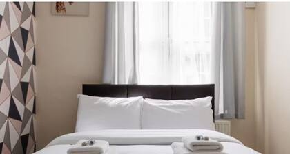 Discounted stay for long stays and contractors in the heart of Greenwich