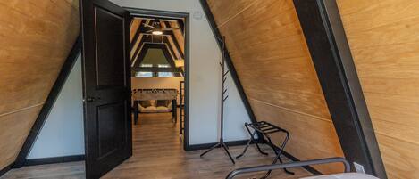 2 bedrooms, iron/ironing board, Internet, bed sheets