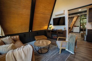 Smart TV, chimenea y futbolito 