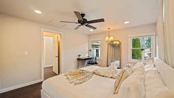 Desk, iron/ironing board, travel cot, WiFi