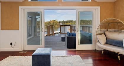 Chic Lakefront 2BR/2BA Upper Unit | BBQ • Deck