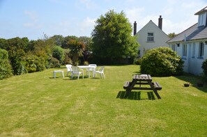 Outdoor dining - House - Sleeps 8, Close to Beach & Free parking (Helston)