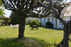Outdoor dining - House - Sleeps 8, Close to Beach & Free parking (Helston)