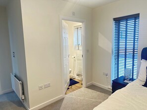 4 bedrooms, WiFi, bed sheets