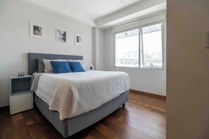 2 habitaciones, tabla de planchar con plancha, wifi y ropa de cama 