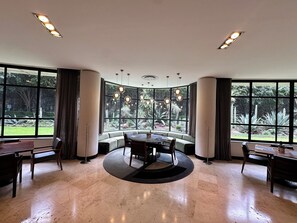 Interior - Modern Apartment with Top Amenities · Prime Santa Fe Location · 2BR/2BA (Ciudad de México)