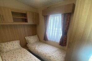 WiFi, bed sheets