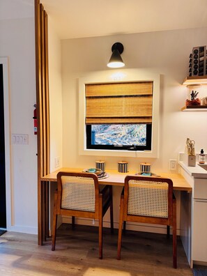 Interior - The Obsidian A Hideaway (Saint Albans City)