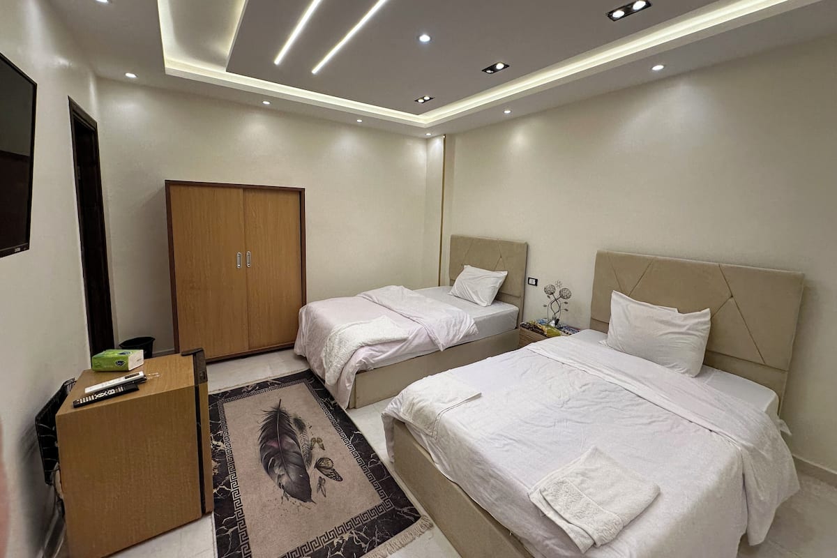 Comfort Twin Room | In-room safe, laptop workspace, soundproofing, iron/ironing board