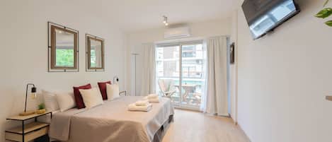 Studio | Laptop workspace, iron/ironing board, free WiFi
