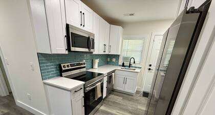 Skyline Split A Retreat Close to Everything You Need!
Quiet, Clean & Convenient.