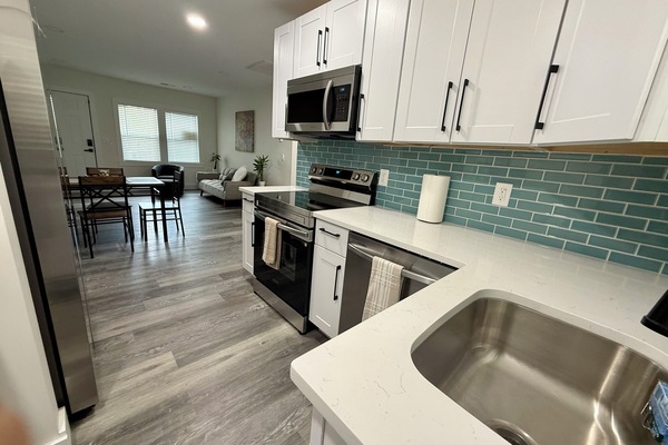 KĂŒhlschrank, Mikrowelle, Ofen, Herdplatte