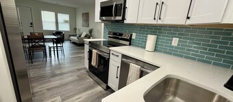 Skyline Split A Retreat Close to Everything You Need!
Quiet, Clean & Convenient.