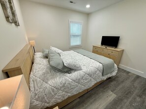 Silitysrauta/-lauta, Wi-Fi, vuodevaatteet