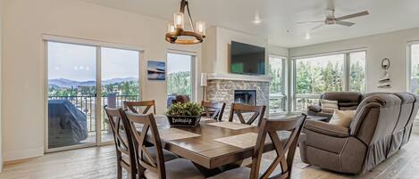 Condo, 2 Bedrooms | Interior