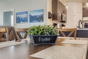 Condo, 2 Bedrooms | Dining