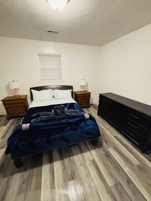 2 bedrooms, WiFi, bed sheets