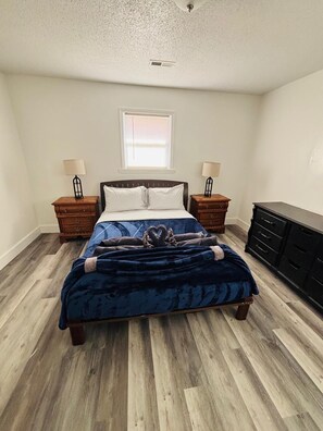 2 bedrooms, WiFi, bed sheets - Chapel Hill Duplex Delight; 5-mins from UNC/modern (Chapel Hill)