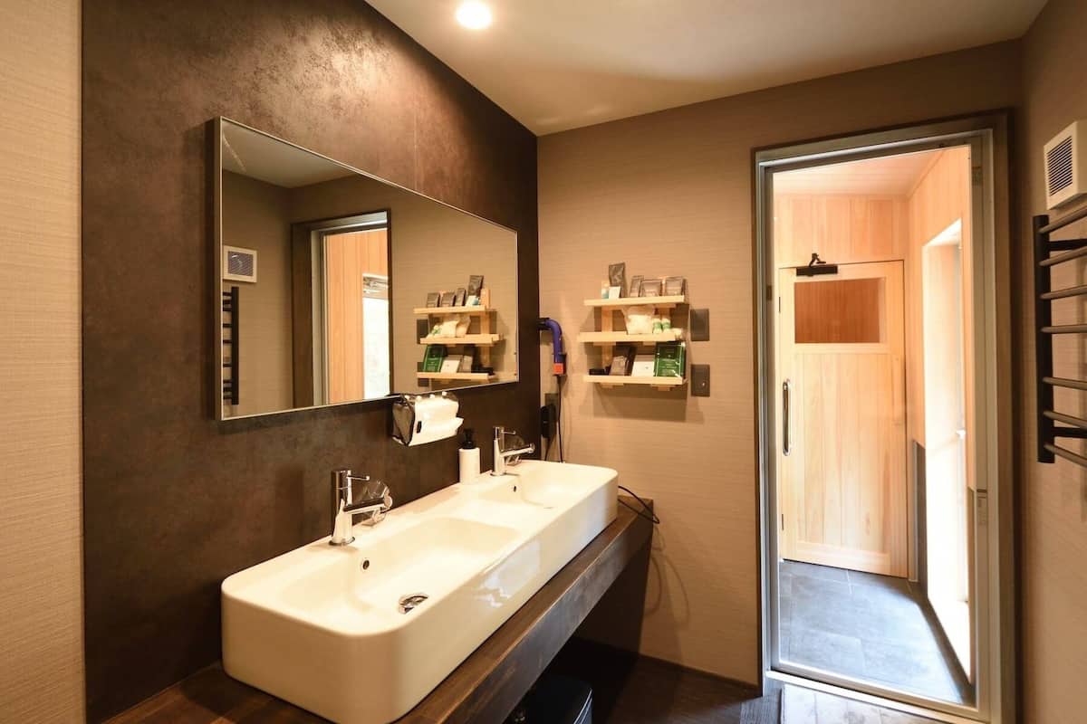 Individually decorated, free WiFi