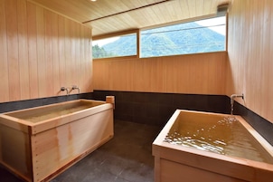 Bañera y ducha independientes, artículos de tocador gratuitos